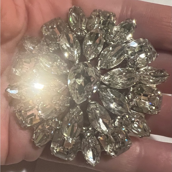 Kramer Vintage *signed Silver tone large Sparkly Rhinestone brooch~clear stones! - Picture 7 of 8